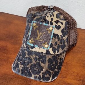 Leopard Print Cap with Luxury Lv Patch